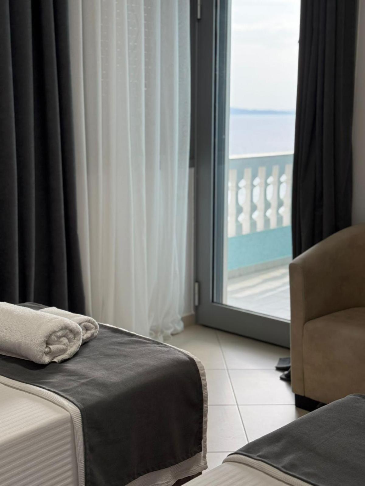 Hotel Abedini Sarandë Eksteriør billede