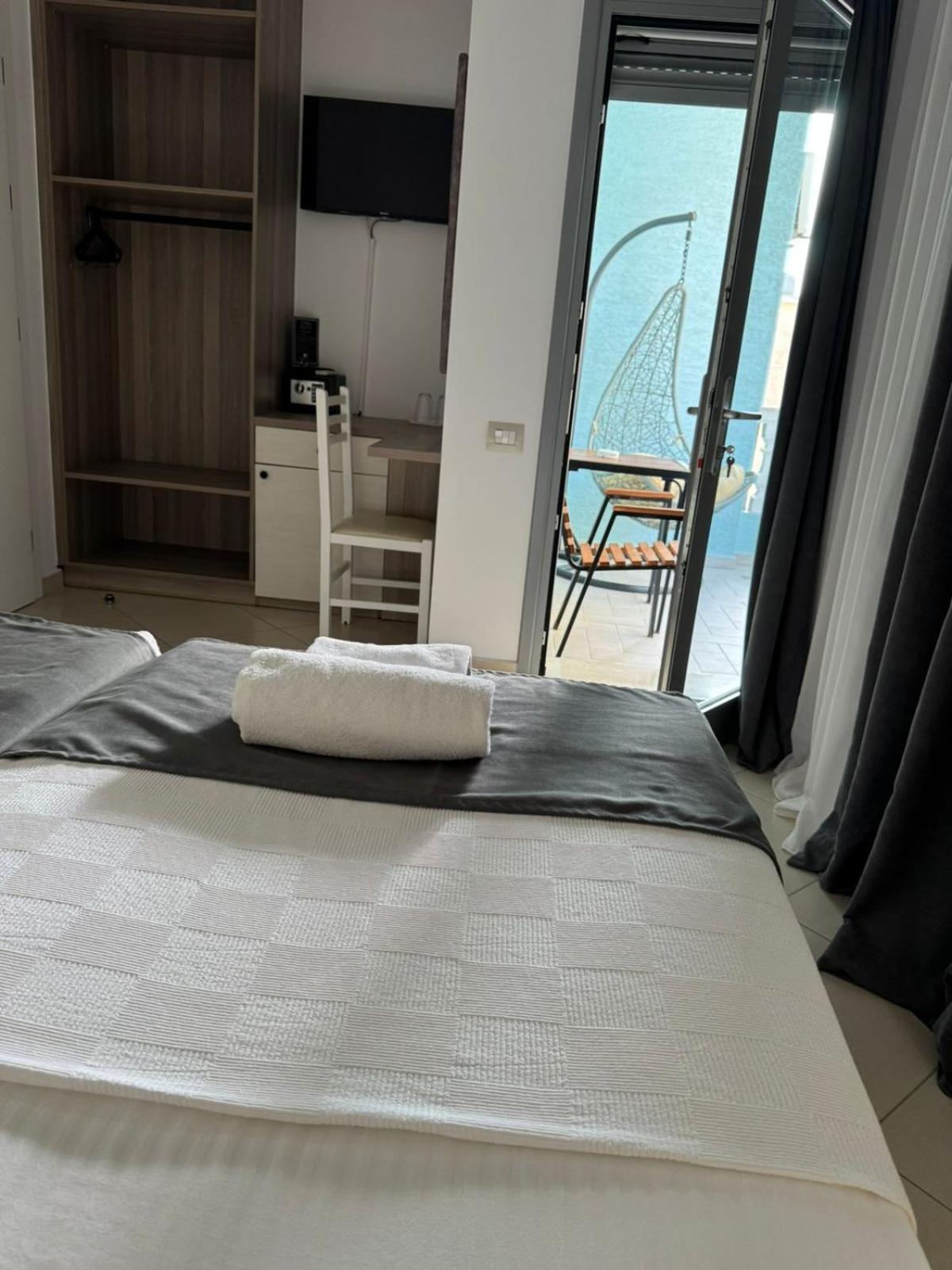 Hotel Abedini Sarandë Eksteriør billede