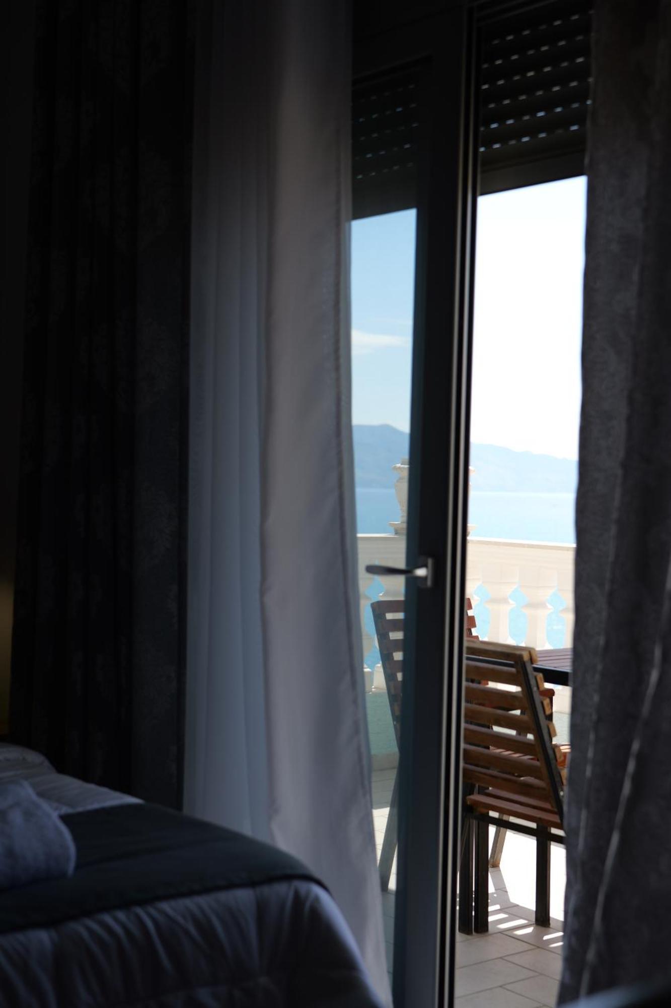Hotel Abedini Sarandë Eksteriør billede
