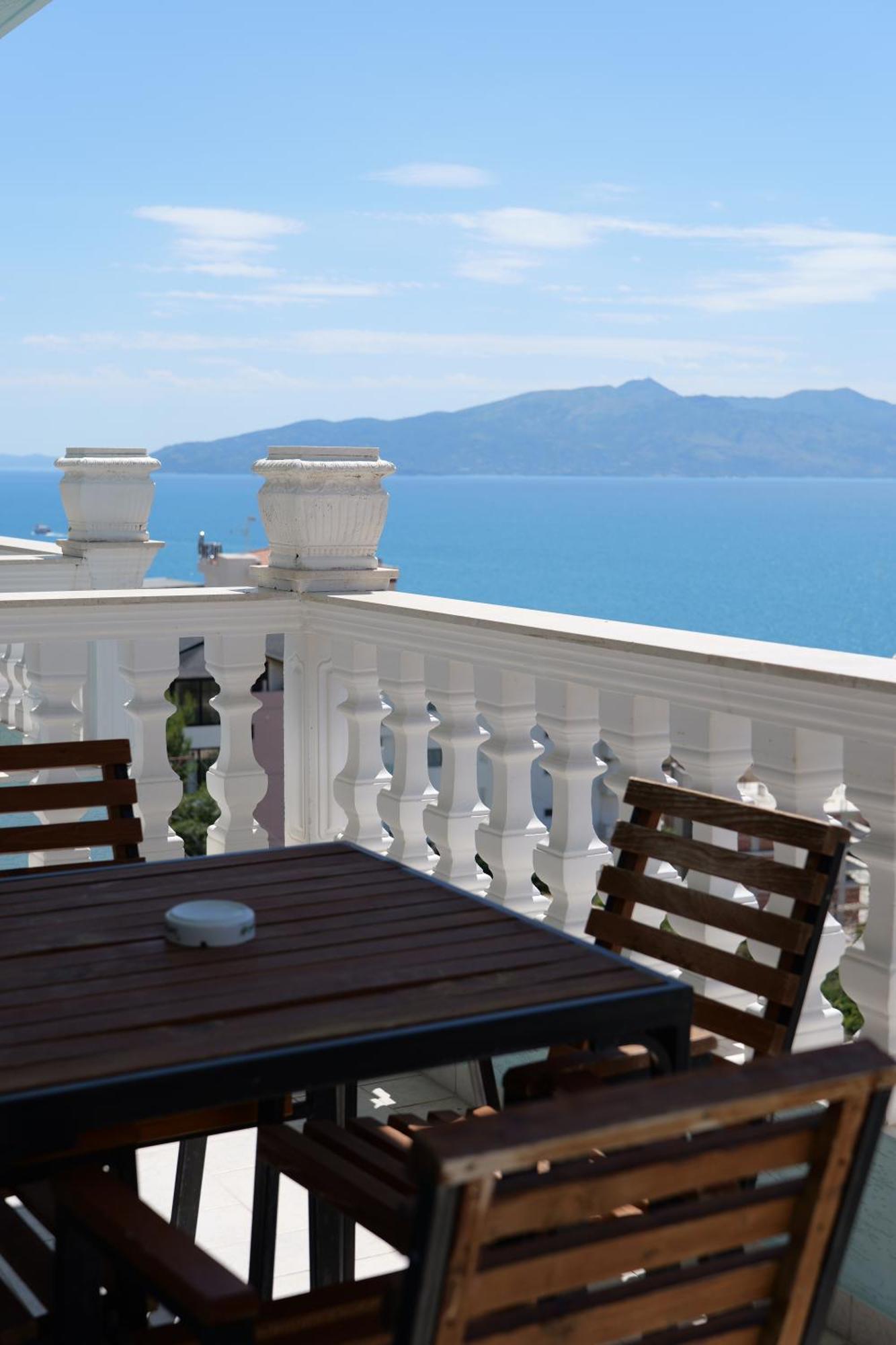 Hotel Abedini Sarandë Eksteriør billede